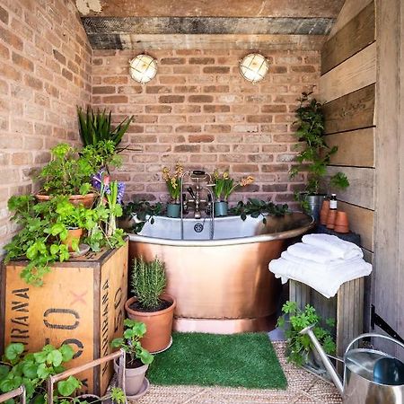 The Walled Garden At Cheshire Boutique Bathhouse Nantwich Eksteriør billede